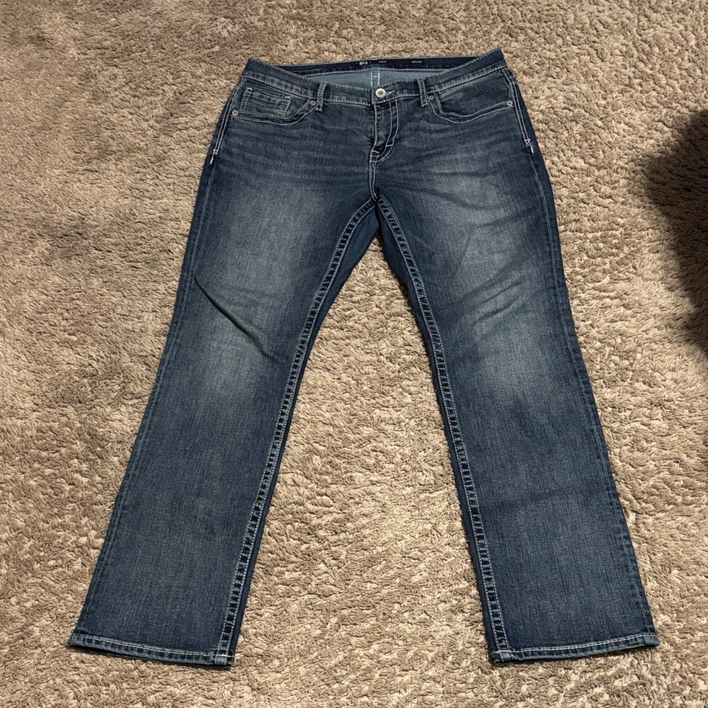 BKE Mens Relaxed Bootcut Jeans 
34x32 
No rips or stains, only wore twice